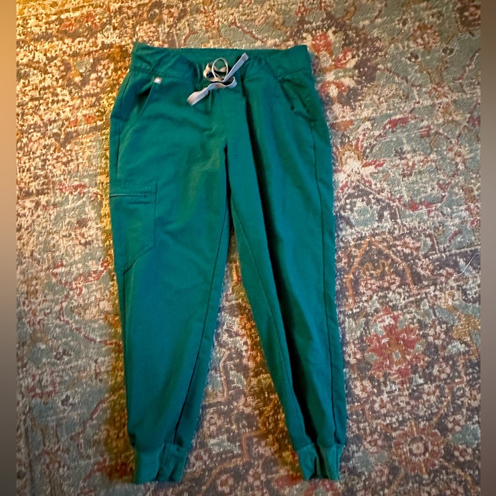 Women’s petite medium hunter green figs scrubs bottoms